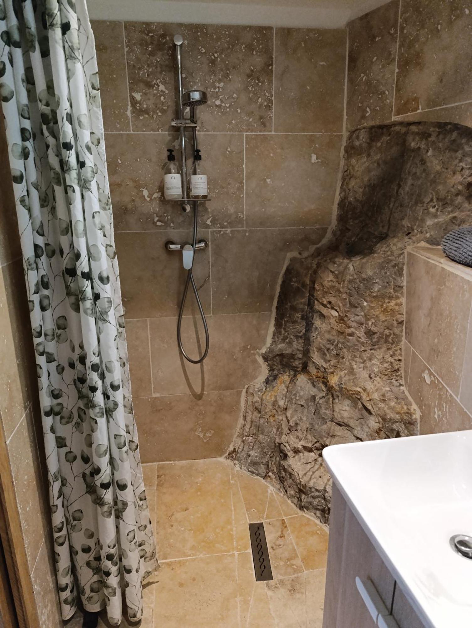 Logement Le Gabian Ampus Екстериор снимка