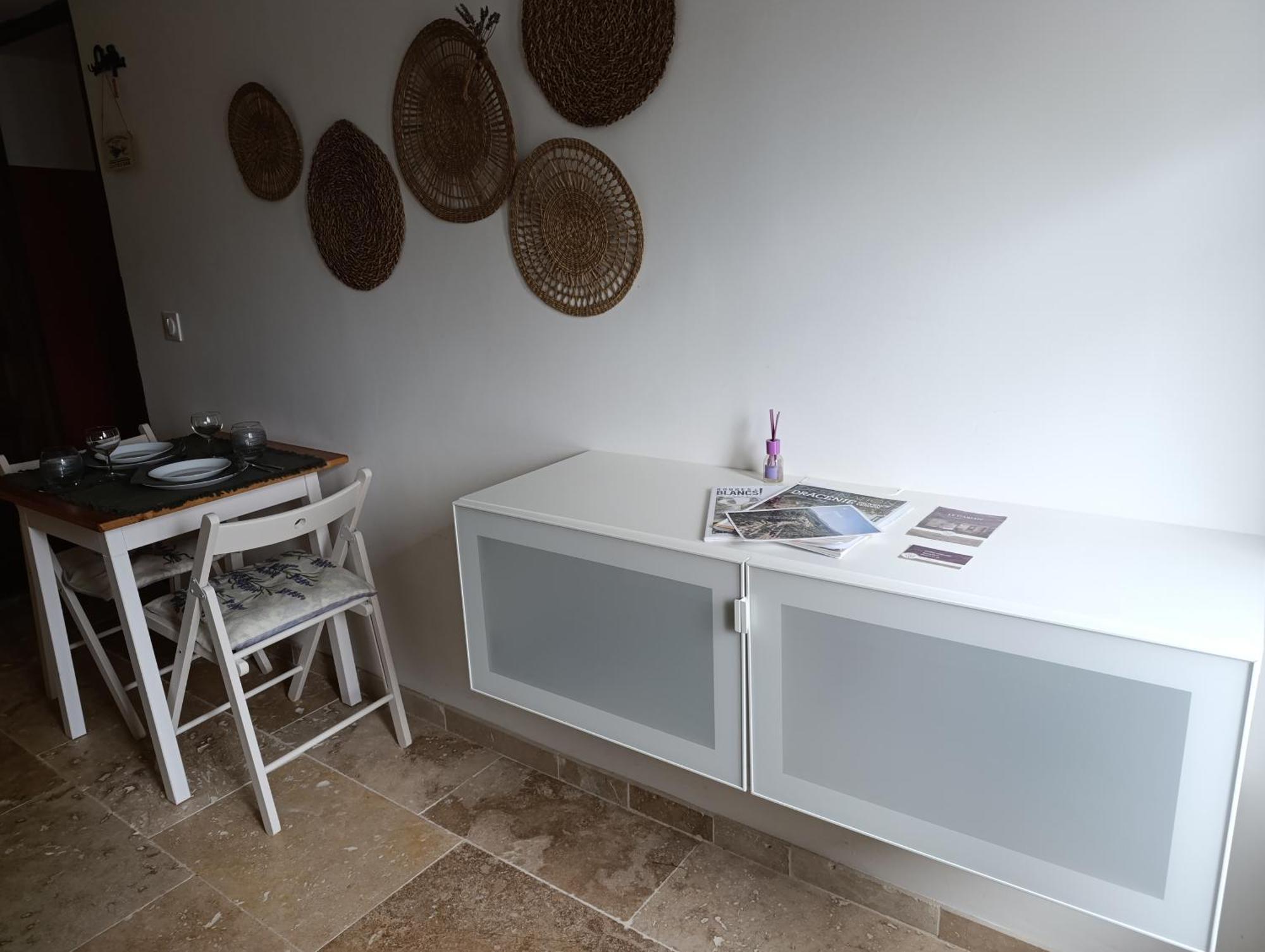 Logement Le Gabian Ampus Екстериор снимка
