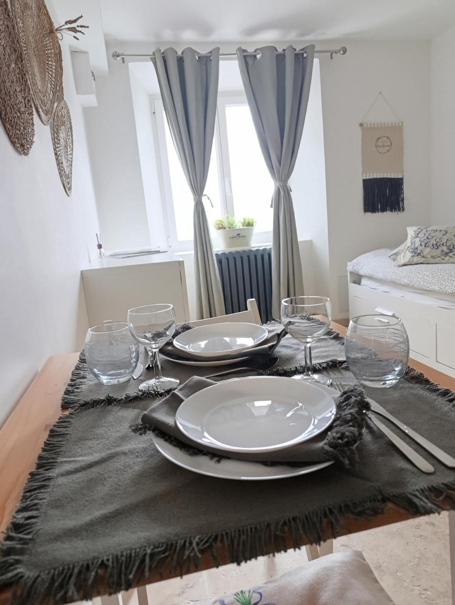 Logement Le Gabian Ampus Екстериор снимка